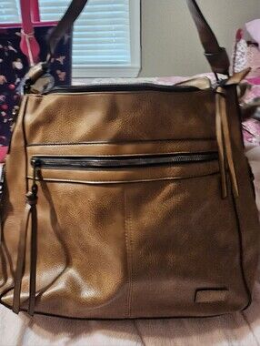 Classic Brown Faux-Leather Messenger Bag with Front Zip Pocket